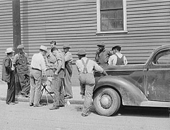 Peddler selling patent medicines to farmers outside warehouse on opening day of tobacco market in Mebane, North Carolina, where many Caswell County farmers sell their tobacco at auction. Image courtesy of Library of Congress. Peddler selling patent medicines to farmers outside warehouse on opening day of tobacco market in Mebane, North Carolina, where many Caswell County farmers sell their tobacco at auction. Image courtesy of Library of Congress.