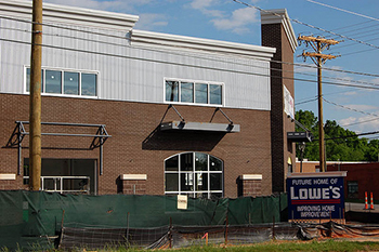A Lowe's store under construction in Charlotte, N.C., 2008. Image from Flickr user  Willamor Media/James Willamor.
