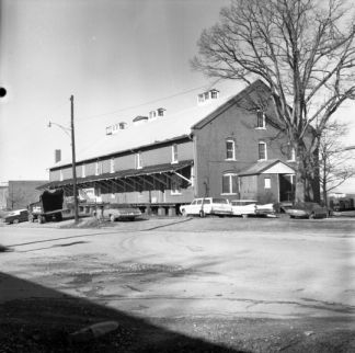 Exterior, Piedmont Wagon Company, Hickory, NC, Catawba County, January 1972. Image courtesy of State Archives of North Carolina, call #: N_72_1_254. 