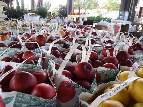 Photo of baskets filled with apples at the State Farmers Market in Raleigh, NC