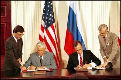 Photo of President George H.W. Bush and Russian President Boris Yeltsin