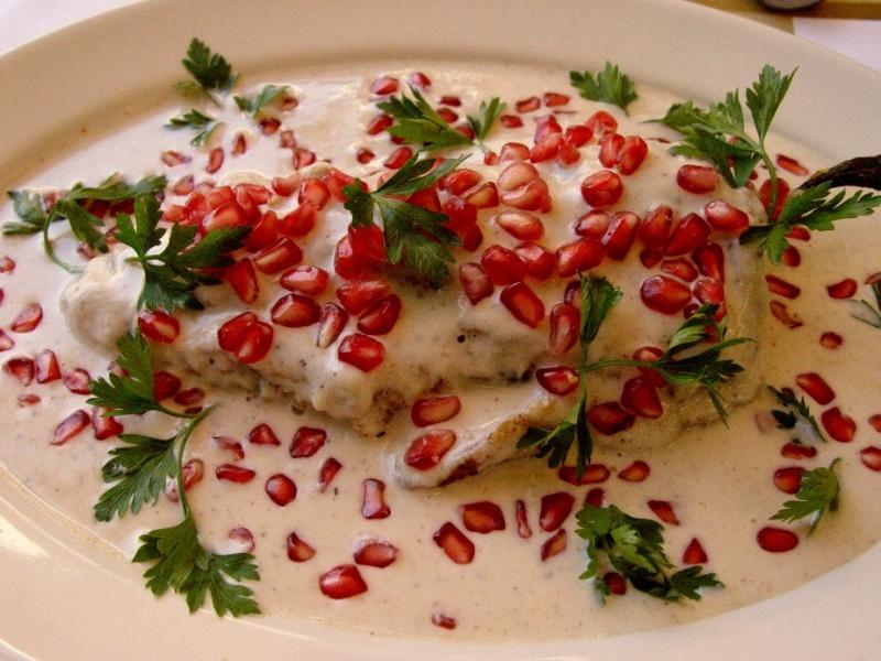 <img typeof="foaf:Image" src="http://statelibrarync.org/learnnc/sites/default/files/images/09-chiles-en-nogada.jpg" width="922" height="691" alt="Chiles en nogada" title="Chiles en nogada" /> <img typeof="foaf:Image" src="http://statelibrarync.org/learnnc/sites/default/files/images/09-chiles-en-nogada.jpg" width="922" height="691" alt="Chiles en nogada" title="Chiles en nogada" />