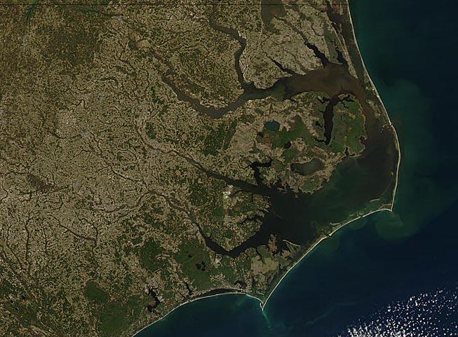 <img typeof="foaf:Image" src="http://statelibrarync.org/learnnc/sites/default/files/images/NC_coast_sat_no_labels.jpg" width="653" height="481" alt="Map/satellite image of the NC coast/barrier islands" title="Map/satellite image of the NC coast/barrier islands" />