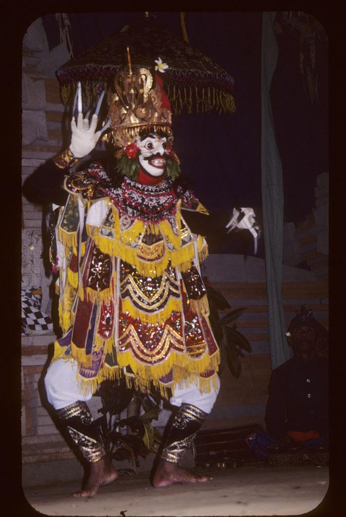 <img typeof="foaf:Image" src="http://statelibrarync.org/learnnc/sites/default/files/images/bali_240.jpg" width="686" height="1024" alt="Masked male dancer" title="Masked male dancer" />