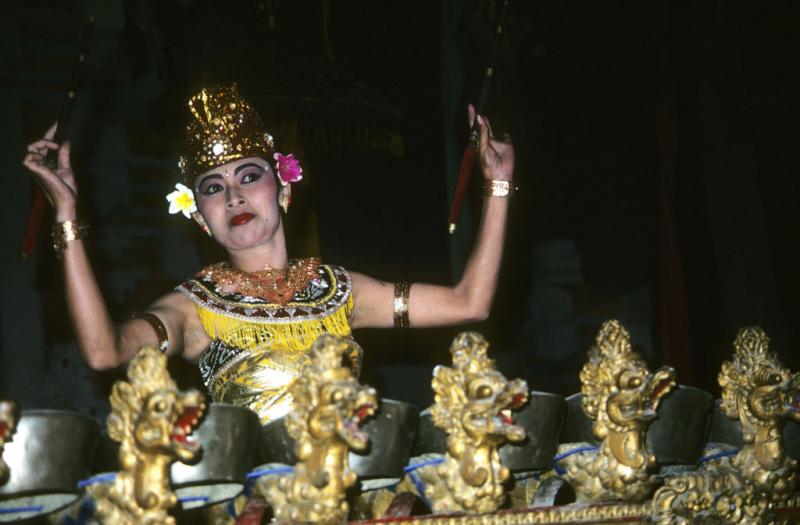 <img typeof="foaf:Image" src="http://statelibrarync.org/learnnc/sites/default/files/images/bali_247.jpg" width="1024" height="672" alt="Female Balinese dancer " title="Female Balinese dancer " /> <img typeof="foaf:Image" src="http://statelibrarync.org/learnnc/sites/default/files/images/bali_247.jpg" width="1024" height="672" alt="Female Balinese dancer " title="Female Balinese dancer " />