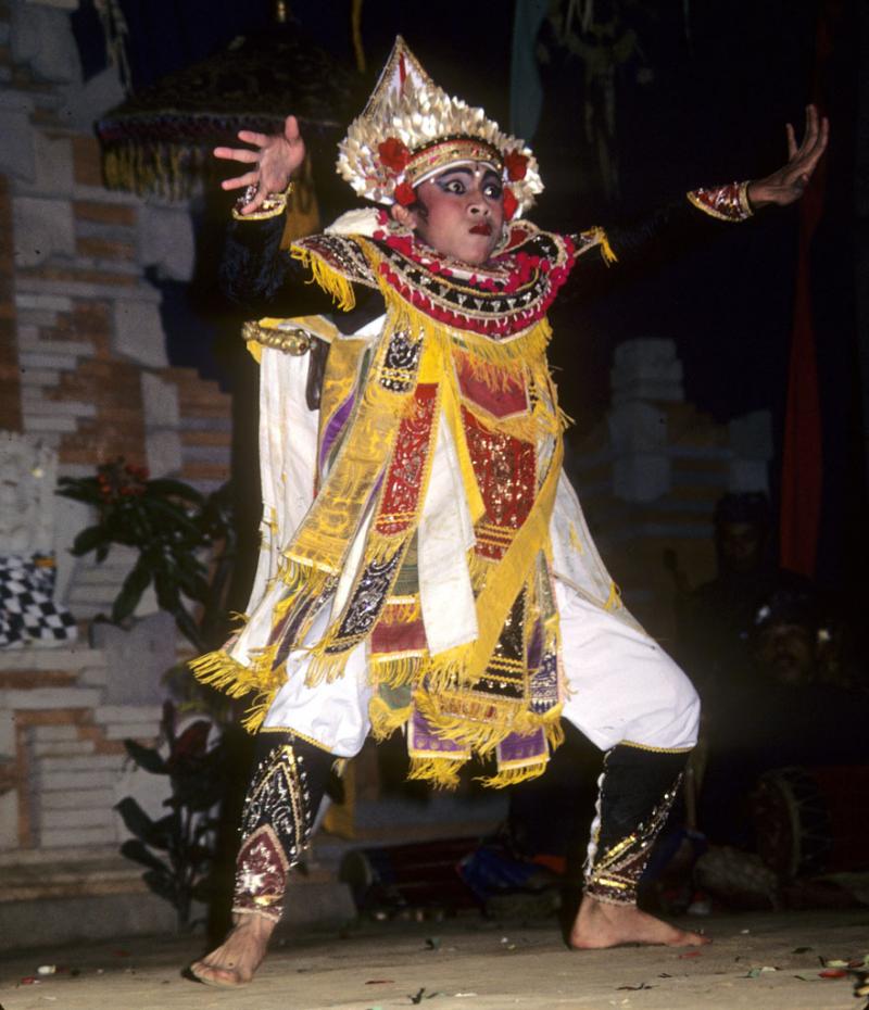 <img typeof="foaf:Image" src="http://statelibrarync.org/learnnc/sites/default/files/images/bali_248.jpg" width="881" height="1024" alt="Boy in Balinese warrior dance" title="Boy in Balinese warrior dance" />