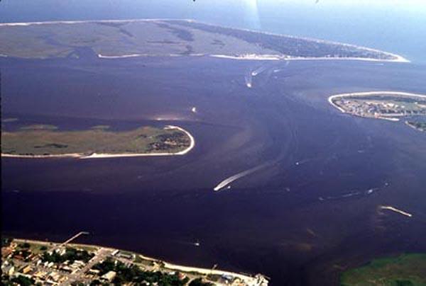 <img typeof="foaf:Image" src="http://statelibrarync.org/learnnc/sites/default/files/images/cape_fear_inlet.jpg" width="600" height="404" alt="Bald Head Island and the Cape Fear River Inlet" title="Bald Head Island and the Cape Fear River Inlet" />