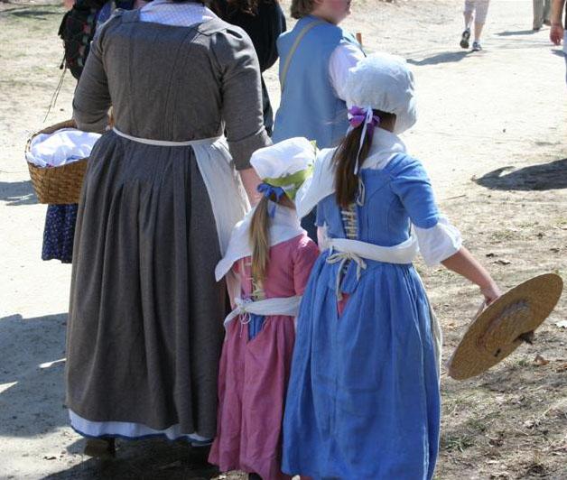 Mother And Daughter In 18thcentury American Colonial Dress Stock