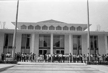 African American protestors gathered outside the Legislative Building in Raleigh, North Carolina, 1963