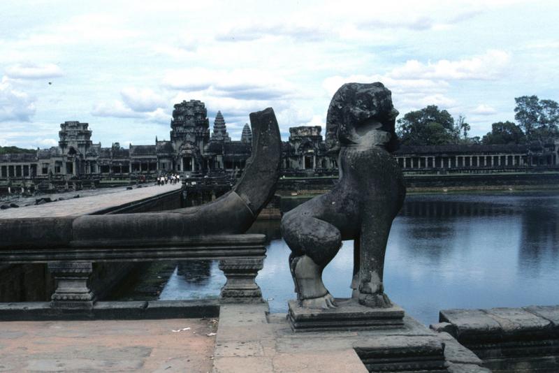 <img typeof="foaf:Image" src="http://statelibrarync.org/learnnc/sites/default/files/images/vietnam_200.jpg" width="1024" height="683" alt="Moat, guardian lion statue, Angkor Wat" title="Moat, guardian lion statue, Angkor Wat" />