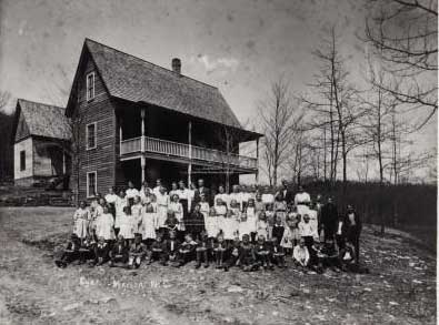 Appalachian Industrial School, ca. 1911-1914. Image courtesy of Penland School of Crafts Archives. 