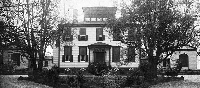 A photograph of Hayes House in Edenton, 1900. Image from the North Carolina Museum of History.
