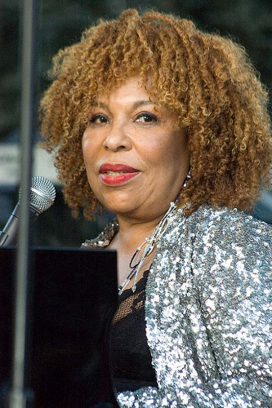 Article about singer Roberta Flack, a native of North Carolina