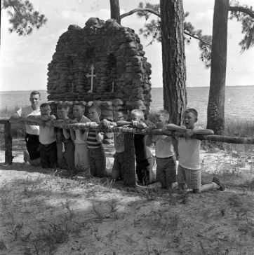 Campers at Camp Leach. Image courtesy of The Daily Reflector Image Collection, East Carolina University  Libraries.