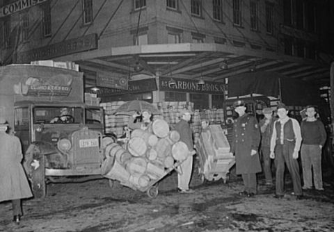 Commission merchants at market, 1939. Image courtesy of Library of Congress. 