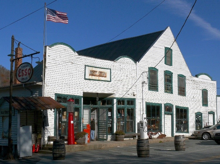 Photograph of the Mast General Store, Valle Crucis, N.C. By Ken Thomas, found on Wikimedia Commons. 