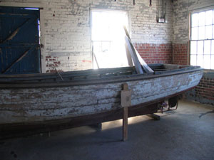 Photograph of a shad boat, Roanoke River Lighthouse and Maritime Museum, Plymouth, N.C., April 5, 2006. Presented in the NC ECHO Collection, North Carolina Digital Collections. 