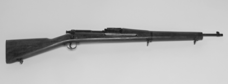 “Victory” training rifle, ca. 1942. Because of a weapons shortage in the early months after the United States entered World War II, this nonfiring rifle was made by the thousands of soldiers learning how to drill.