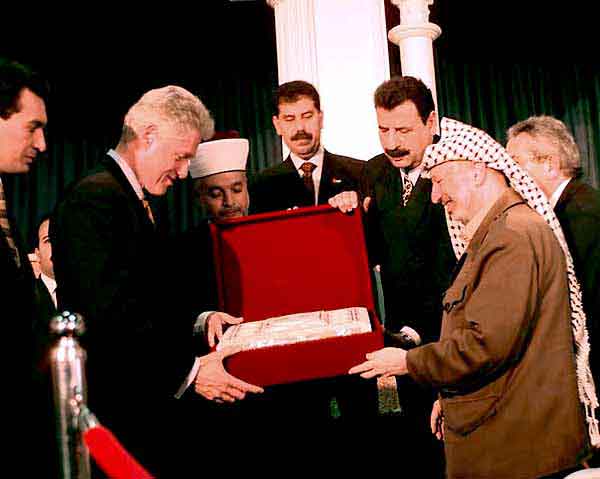 Bill Clinton and Yasser Arafat