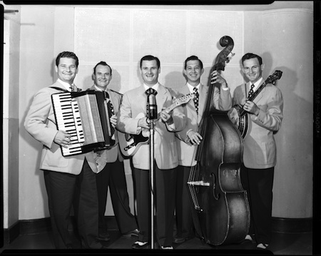 Arthur Smith and the Crackerjacks. Five performers pose for a photo with their instruments. Black and white.