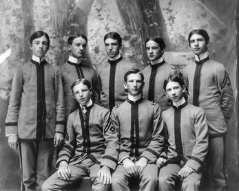 Members of the class of 1900 at the Horner School in Oxford. North Carolina Collection, University of North Carolina at Chapel Hill Library.