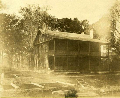 A 1900 photograph of Somerset Place in Washington County, the home of the Collins family. Image from the North Carolina Museum of History.