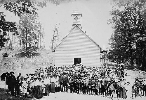 "At Pisgah day of a postponed funeral," 1909 Frank W. Bicknell Photograph Collection, PhC.8, North Carolina State Archives, Raleigh, NC, Access # PhC8_186. 
