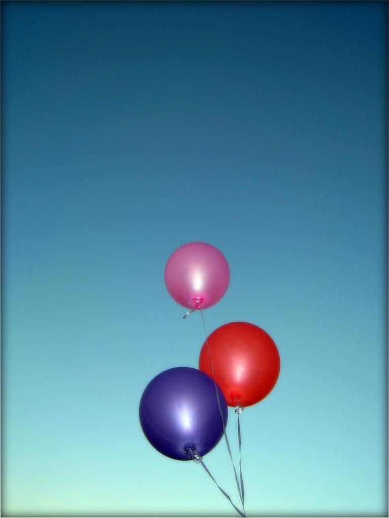 Three balloons | NCpedia