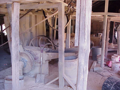 Clay drying and clay grinder of modern pottery