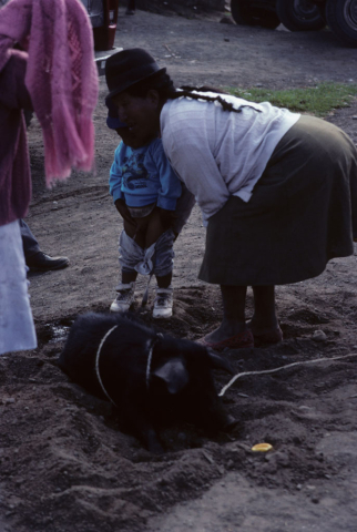 A woman talks to a child in Saquisilí, Ecuador