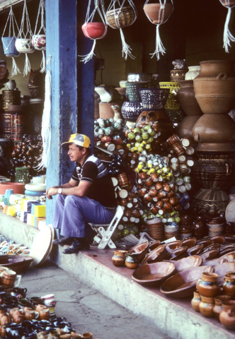 Pot vendor in Irapuato, Mexico