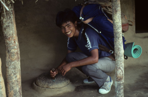 Hand grinder in operation