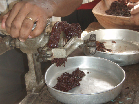 Grinding cacao seeds