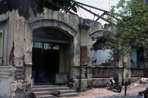 Hanoi building left damaged from the Vietnam War